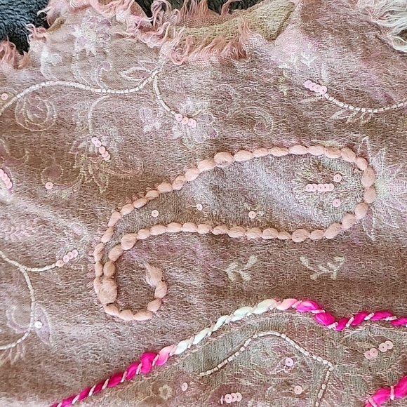 Scarf (New) - Picture 4 of 10